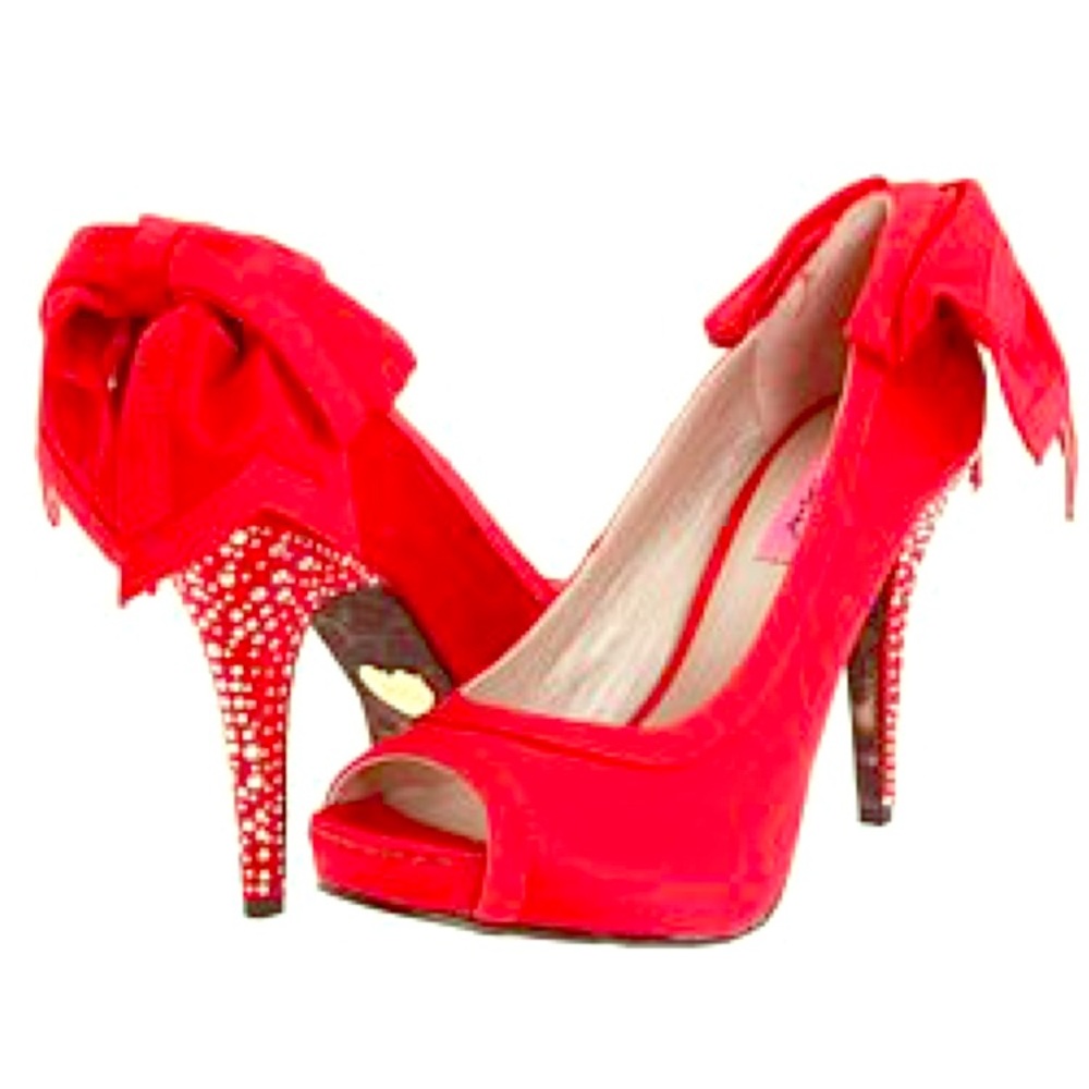 Betsy Johnson Casey Red Satin peep toe Shoes NIB